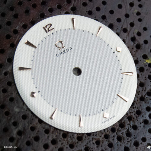 ESFERA GUILLOCHE OMEGA. Taller de restauración esferas y diales de reloj Omega con guilloqueado.