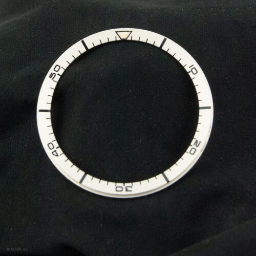 Enicar Sherpa Super Divette: Repintar y restaurar bisel.