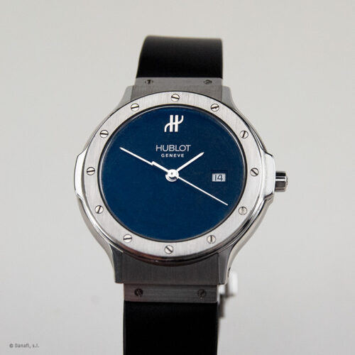Hublot Classic: agua en el reloj. Reparar reloj de cuarzo con agua.