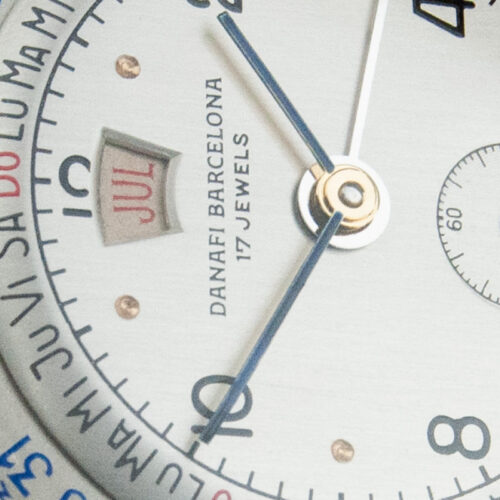 Restaurar reloj Urbita: Taller de relojería, artesano relojero especializado en recuperación y personalización de relojes antiguos.