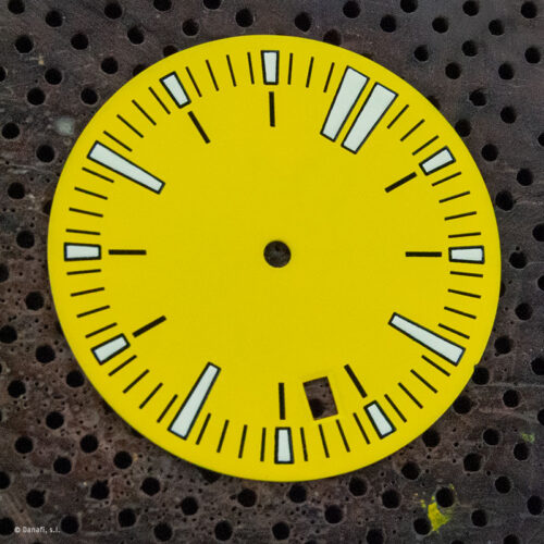 Personalizar esfera de reloj en color amarillo y con SuperLuminova
