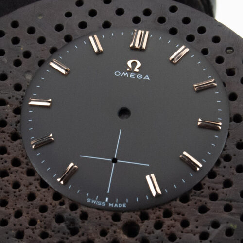Cambio color esfera Omega. Taller relojero artesano en Barcelona que da servicio para toda España. Desde 1908 especialistas: restauración y reparación relojes.